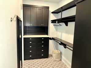 Interior - 4-bedroom Coastal Paradise, Private Pool & Beach Views, Short Walk to the Beach. (Port Aransas)
