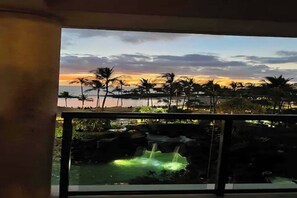Property grounds - New Years Paradise Beach Vacay. Walk to Disney! 2bdrm Ocean View 1/1/27 - 1/8/27 (Kapolei)