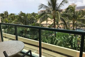 Outdoor dining - Marriott's Ko Olina Beach Club - 2BR Ocean View Villa (Kapolei)