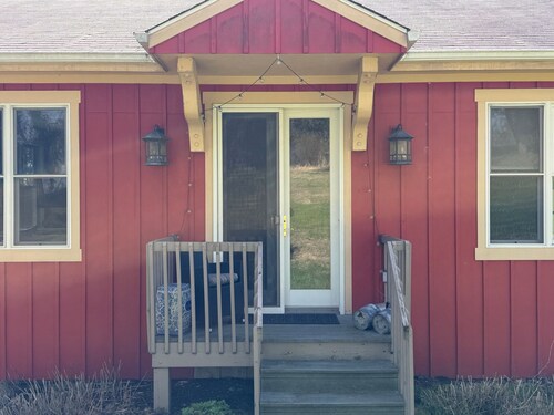 NFL draft-ready 25 mi to stadium2-bedroom cottage in beautiful Harrison City