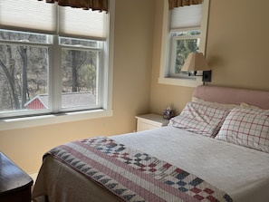 Room - NFL draft-ready 25 mi to stadium2-bedroom cottage in beautiful Harrison City (Harrison City)