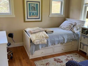 WiFi, bed sheets - NFL draft-ready 25 mi to stadium2-bedroom cottage in beautiful Harrison City (Harrison City)
