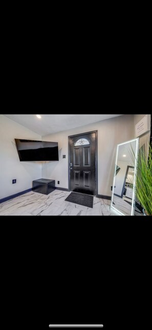 Interior - Down Town San Antonio Stay

3mins from the Riverwalk
2 mins from the Alamodome (San Antonio)