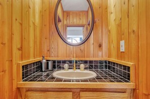 Bathroom - 5 bed includes 4 twin bd loft  - Steps to Holiday Valley w/AC Hot tub and sauna (Ellicottville)
