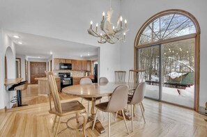 Dining - 5 bed includes 4 twin bd loft  - Steps to Holiday Valley w/AC Hot tub and sauna (Ellicottville)