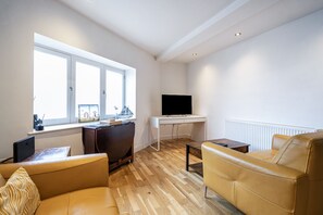 Smart TV - Stylish Seaside Escape 🌊 Paignton Devon | Sleeps 4 | Relax & Unwind (Paignton)