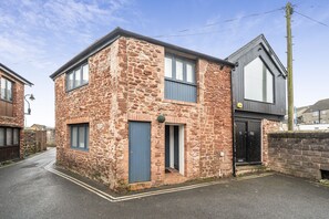Exterior - Stylish Seaside Escape 🌊 Paignton Devon | Sleeps 4 | Relax & Unwind (Paignton)