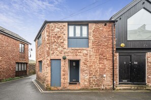 Exterior - Stylish Seaside Escape 🌊 Paignton Devon | Sleeps 4 | Relax & Unwind (Paignton)