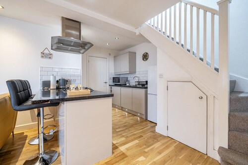 Stylish Seaside Escape 🌊 Paignton Devon | Sleeps 4 | Relax & Unwind