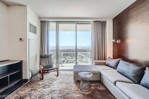 TV, offices - Incredible Penthouse Strip Views, Balcony Access (Las Vegas)