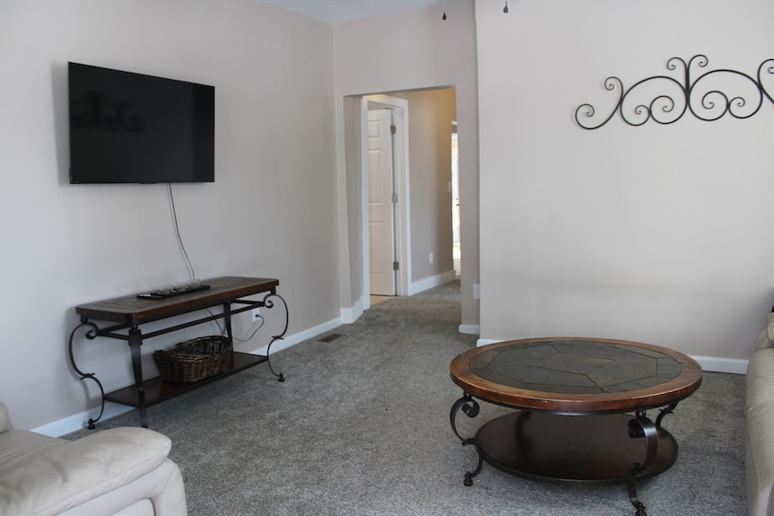 Adorable 2-bedroom Apartment In New Richmond - 캘리포니아