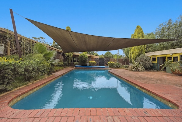 Pool - Huge 5 Bed Party House: Pool/Renovated Tram/Bar/Games Room/Family Stay (Clyde)