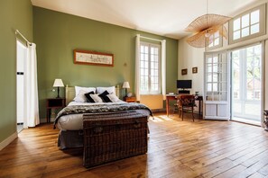 6 Schlafzimmer, Schreibtisch, Bügeleisen/Bügelbrett, kostenloses WLAN