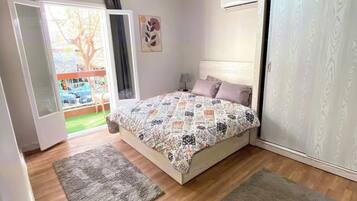 2 bedrooms, iron/ironing board, WiFi, bed sheets