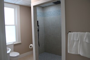 Dusche, Handtücher, Seife, Toilettenpapier