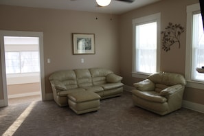 Living area - Cozy 1-bedroom apartment in New Richmond (New Richmond)