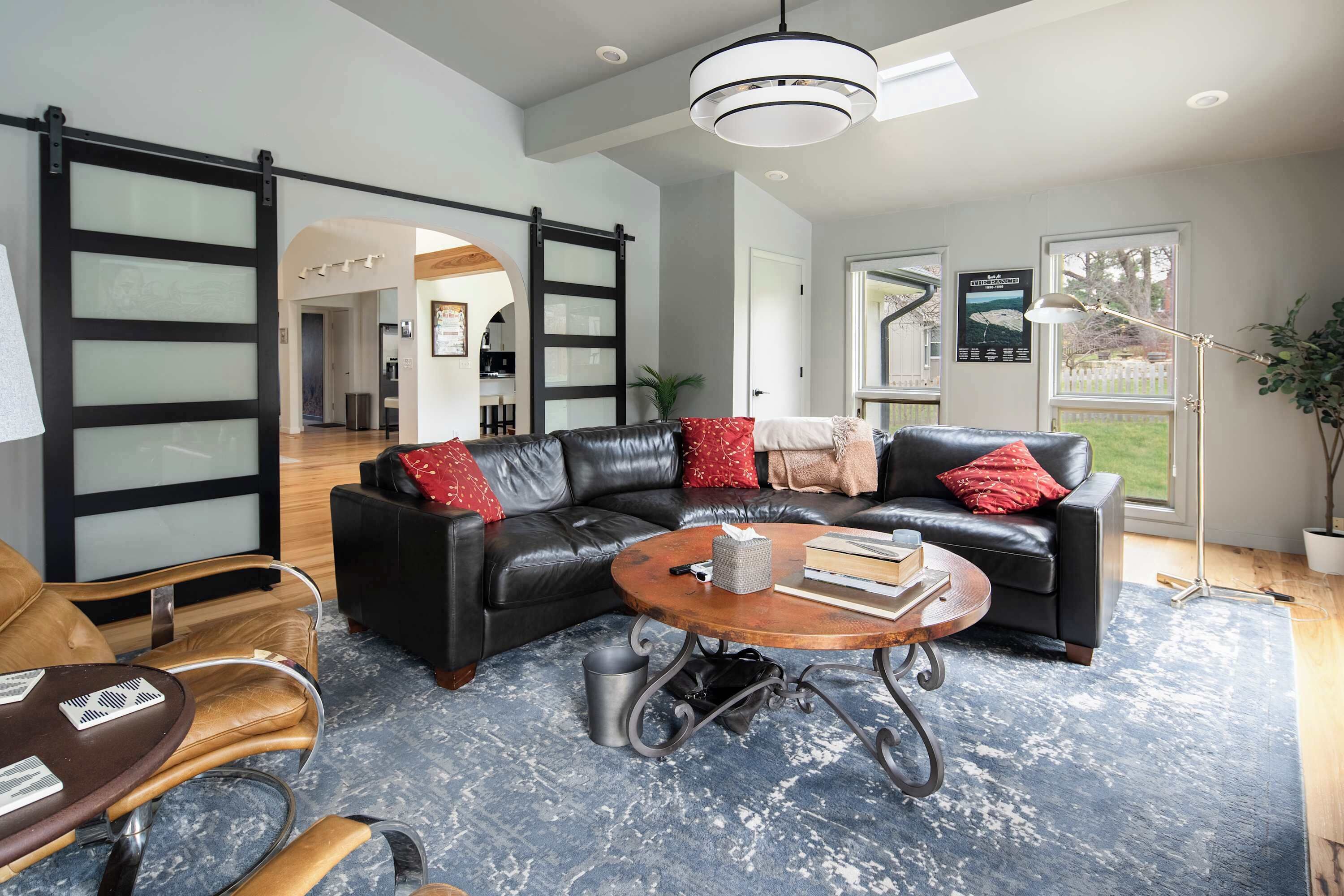 Smart TV, fireplace, books, offices