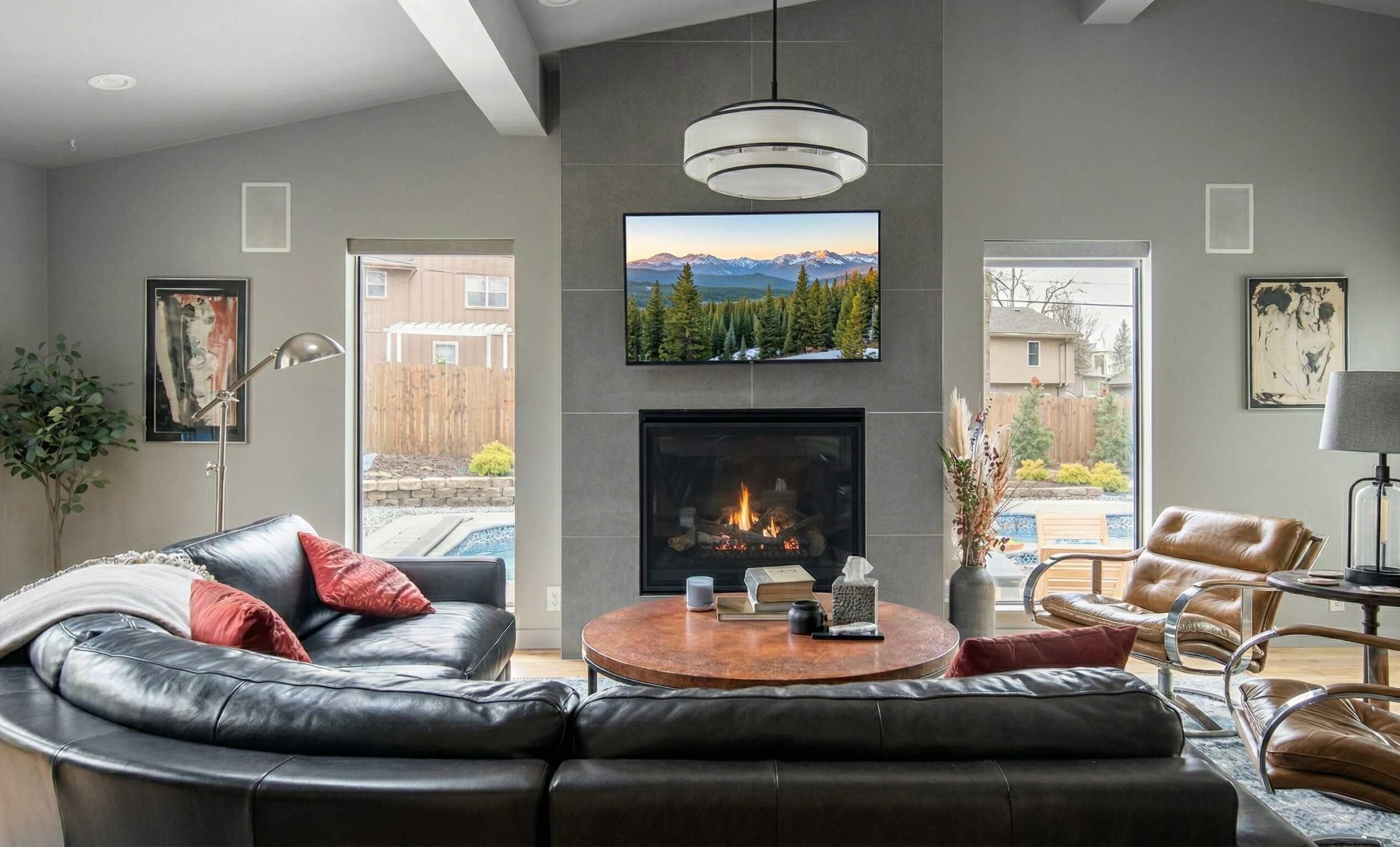 Smart TV, fireplace, books, offices