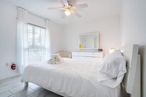 2 habitaciones, tabla de planchar con plancha, wifi y ropa de cama 