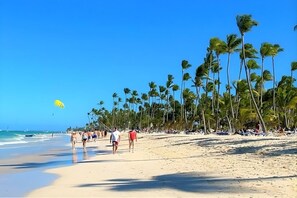 Beach - Cozy 2BR Retreat w/ Pool, WiFi, Parking – Minutes to Beach (Punta Cana)