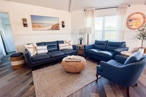 TV - Coastal Bungalow • Sleeps 6 • Mexico Beach (Port St. Joe)