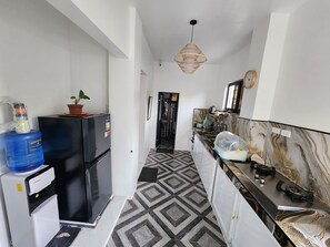 Private kitchen - El Jae's Guesthouse Alaminos City - Hundred Island Entire Unit (Alaminos City)