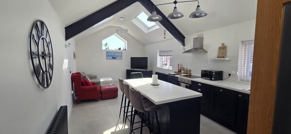 Private kitchen - Modern - Seaside Cottage in Paignton Devon - Sleeps 5 (Paignton)
