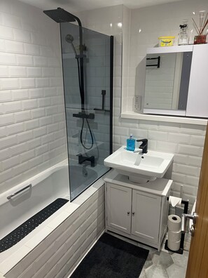 Bathroom - Modern - Seaside Cottage in Paignton Devon - Sleeps 5 (Paignton)