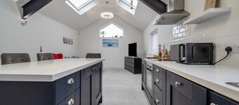 Coastal Charm in Paignton 🏖️ Modern Cottage | Sleeps 5 | Perfect Getaway