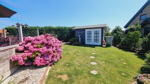 Property grounds - Modern vacation home just 600m from the beach (Brodersby)
