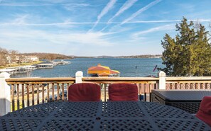 Outdoor dining - Honeysuckle House-Luxury 5BR&Loft Lakefront-King Suites-Chef Kitchen-Custom Dock (Gravois Mills)