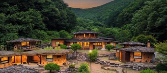 Mungyeong Between Mountains Pet Pension