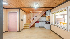 Basic Room, 2 Bedrooms (Azalea Duplex Pet Room (BBQ/Terrace)) | 1 bedroom, free WiFi - Mungyeong Between Mountains Pet Pension (Mungyeong)