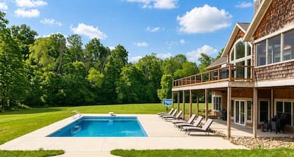 32 Arce Luxury Retreat near Ashland - Heated Pool, Hot tub, Pond - Sleeps 18