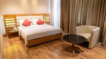 Executive Double or Twin Room, Balcony, City View | In-room safe, desk, soundproofing, iron/ironing board