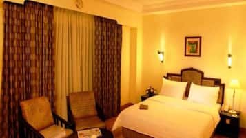 In-room safe, desk, iron/ironing board, free WiFi