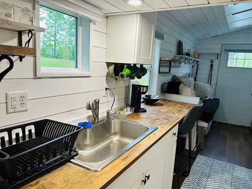 1-bedroom cabin located at The Market & Drinkery. 11 miles North from NRG bridge