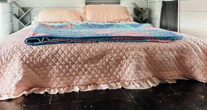 1-bedroom cabin located at The Market & Drinkery. 11 miles North from NRG bridge