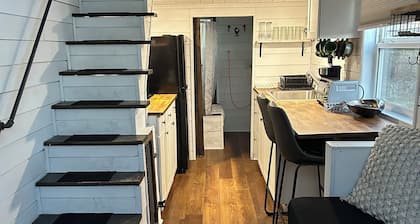 1-bedroom cabin located at The Market & Drinkery. 11 miles North from NRG bridge