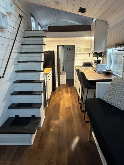 1-bedroom cabin located at The Market & Drinkery. 11 miles North from NRG bridge