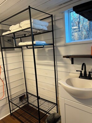 Bathroom - 1-bedroom cabin located at The Market & Drinkery. 11 miles North from NRG bridge (Mount Lookout)