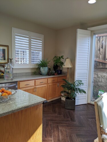 Executive home close to Keller Beach & Point Pinol shoreline extended stay