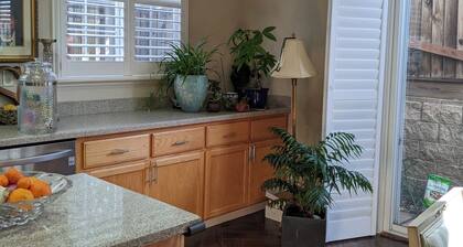 Executive home close to Keller Beach & Point Pinol shoreline extended stay