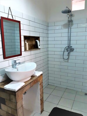 Bathroom - Katara Gili Boutique Rooms and Bungalows (Gili Trawangan)