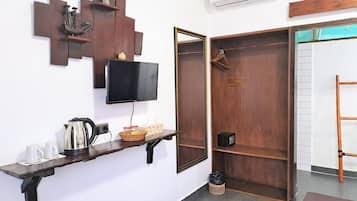 Comfort Double Room, Pool View | Interior