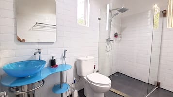 Family House, 1 Bedroom, Kitchen | Bilik Mandi | Pancuran mandi, kelengkapan dandanan diri percuma, pengering rambut