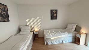 WiFi, bed sheets
