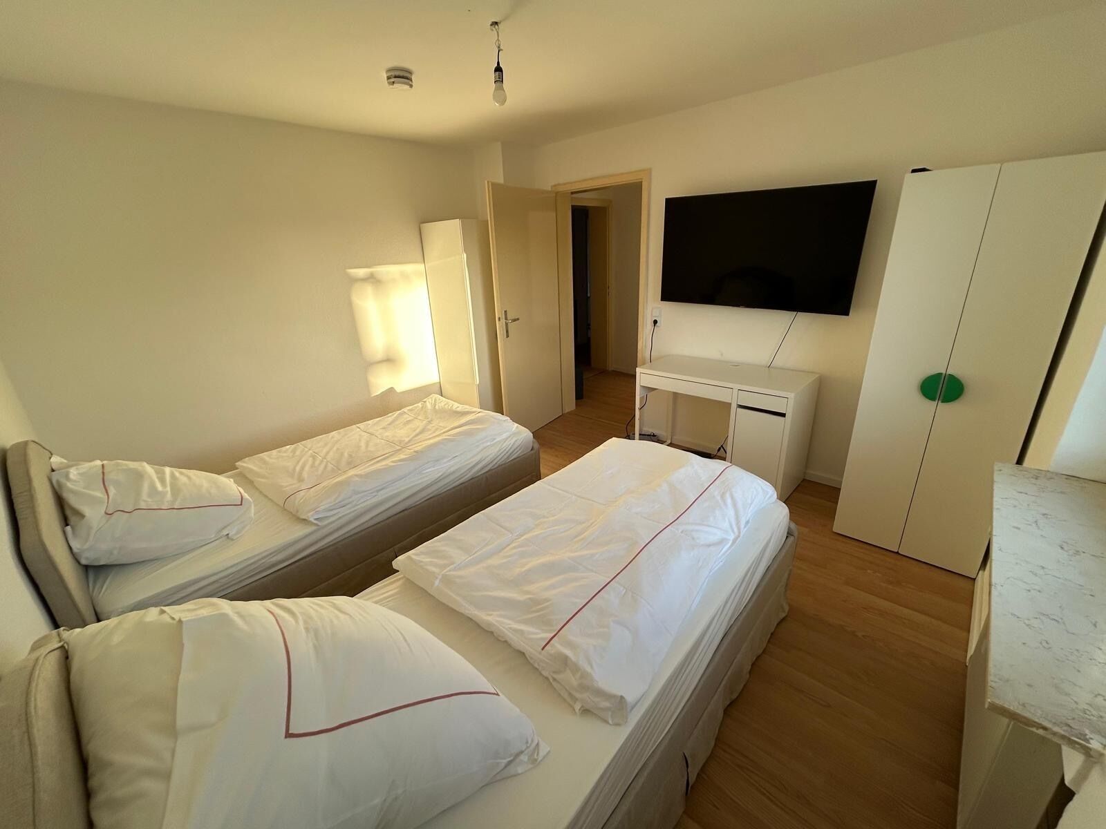 WiFi, bed sheets