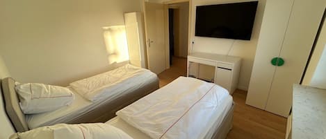 WiFi, bed sheets
