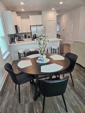 Dining - Walk to Beach | Family-Friendly 3BR Home w/ Garage (Biloxi)